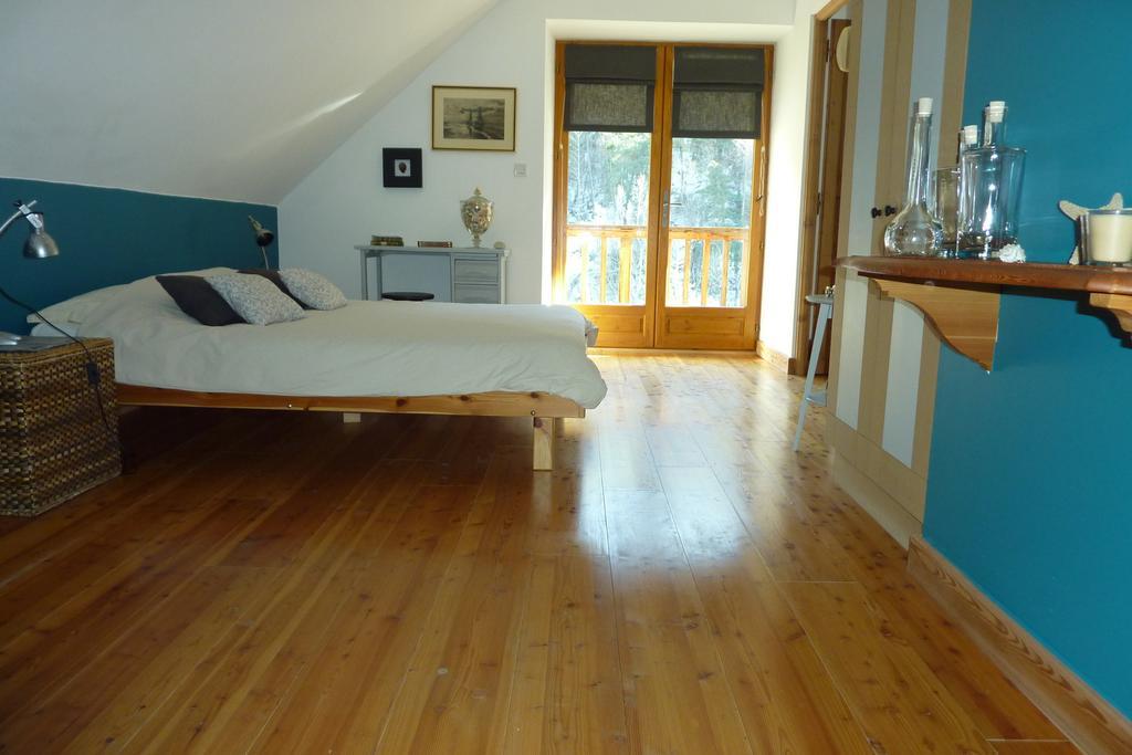 Le Moulin Ollivier Hotel Saint-Andre-d'Embrun Room photo